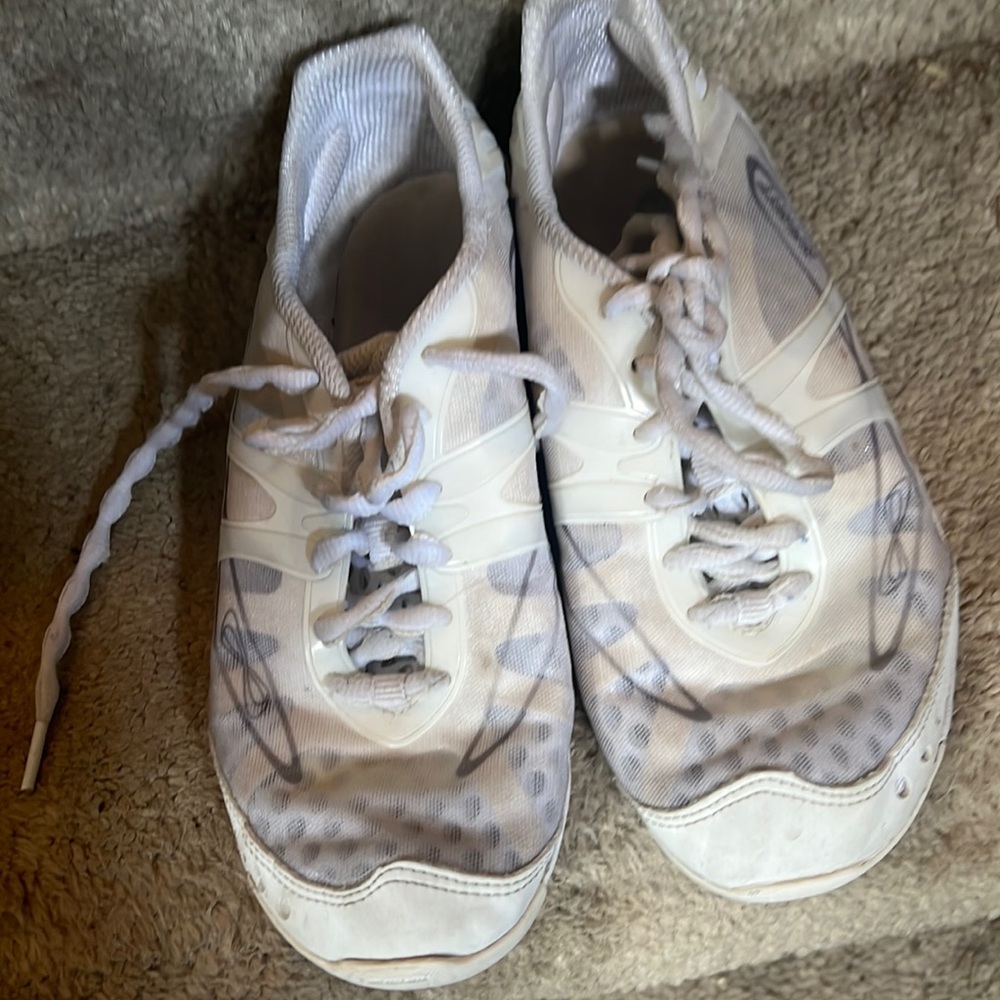 Nfinity Veganace size 5.5 cheer shoes
